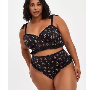 Torrid size 3 matching Bralette and panty set